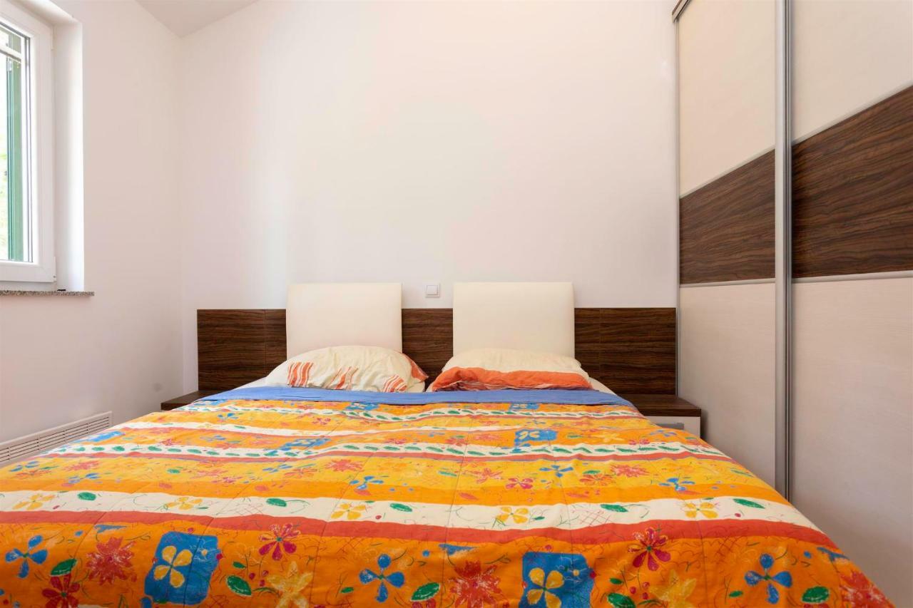 Seafront Apartment Soline With Seaview Esterno foto